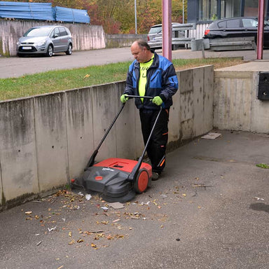 Haaga 677 Sweeper outdoor leaves